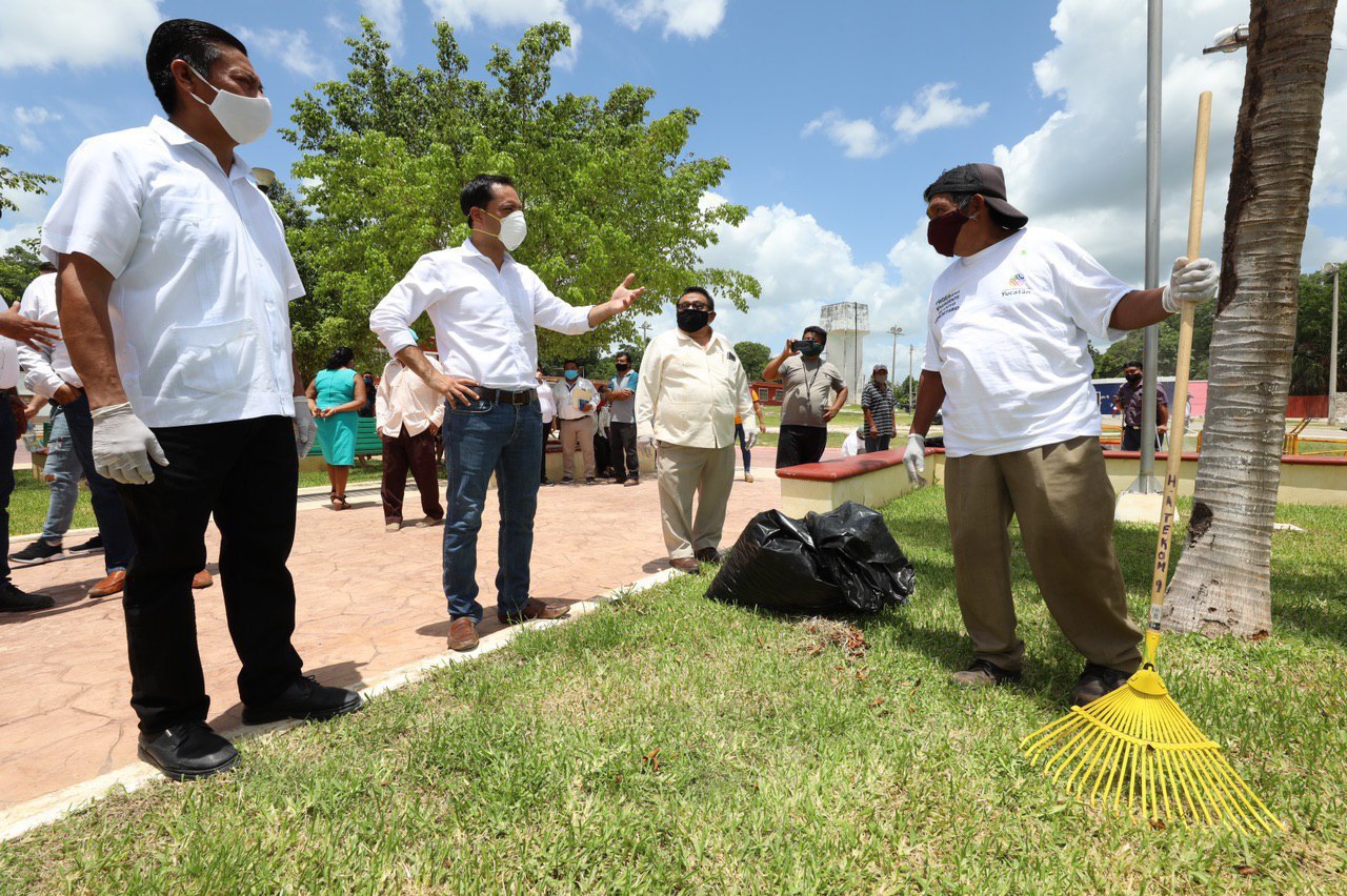 Vila continúa recorriendo comunidades afectadas por “Amanda” y “Cristóbal”