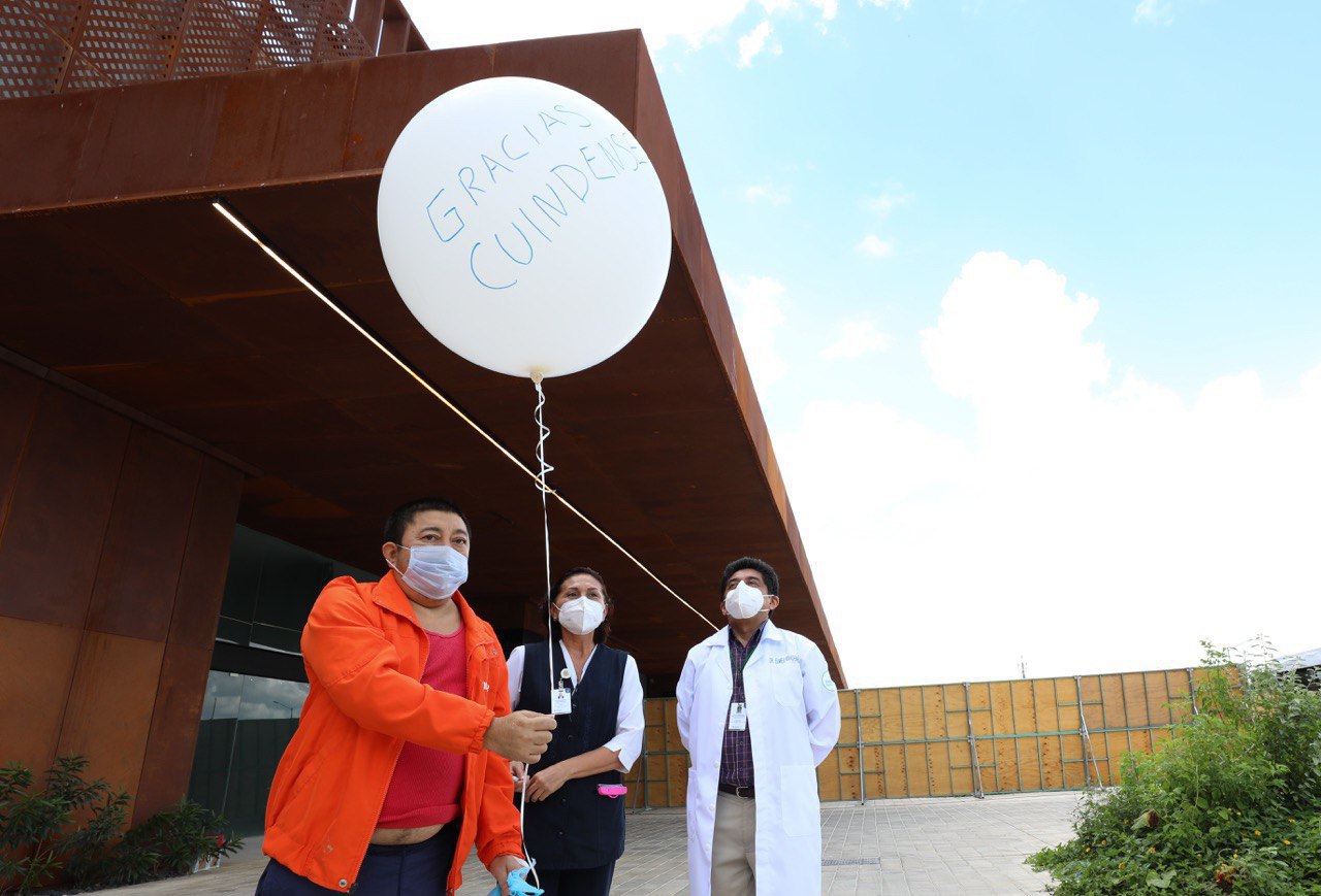 Pacientes que vencen al Coronavirus en Yucatán liberan un globo blanco