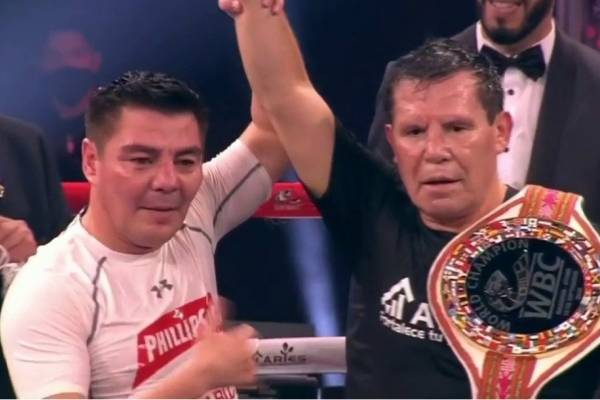 Julio César Chávez y ‘Travieso’ Arce se lucen en su tercera pelea