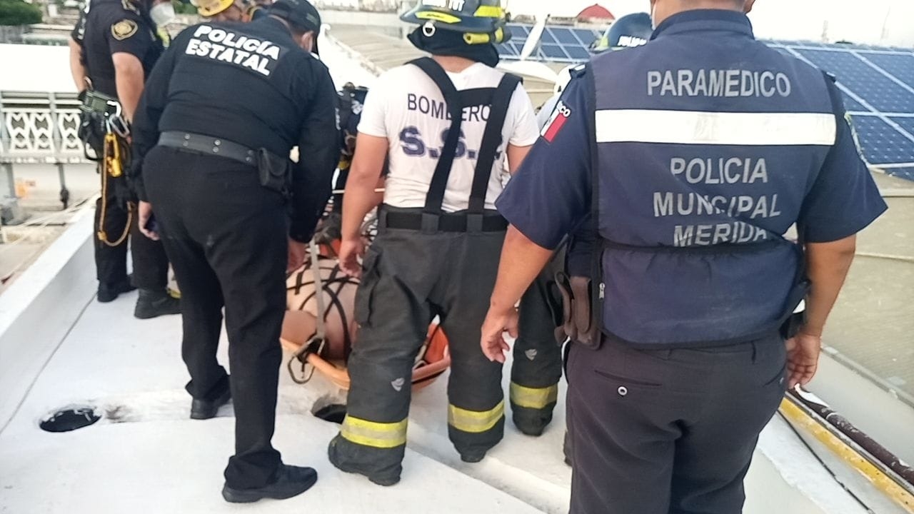 Se desvanece cuando trabajaba en el techo del mercado de San Benito