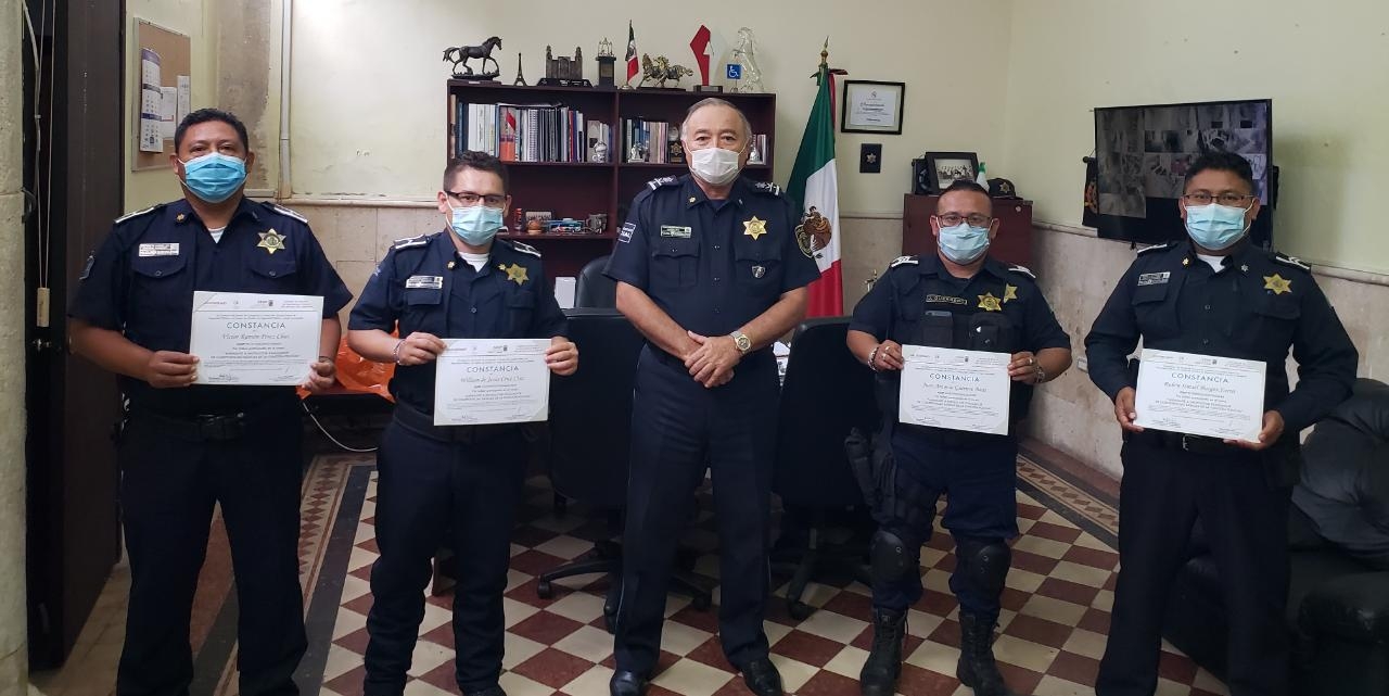 Entregan constancias de evaluadores a Policías Municipales de Mérida