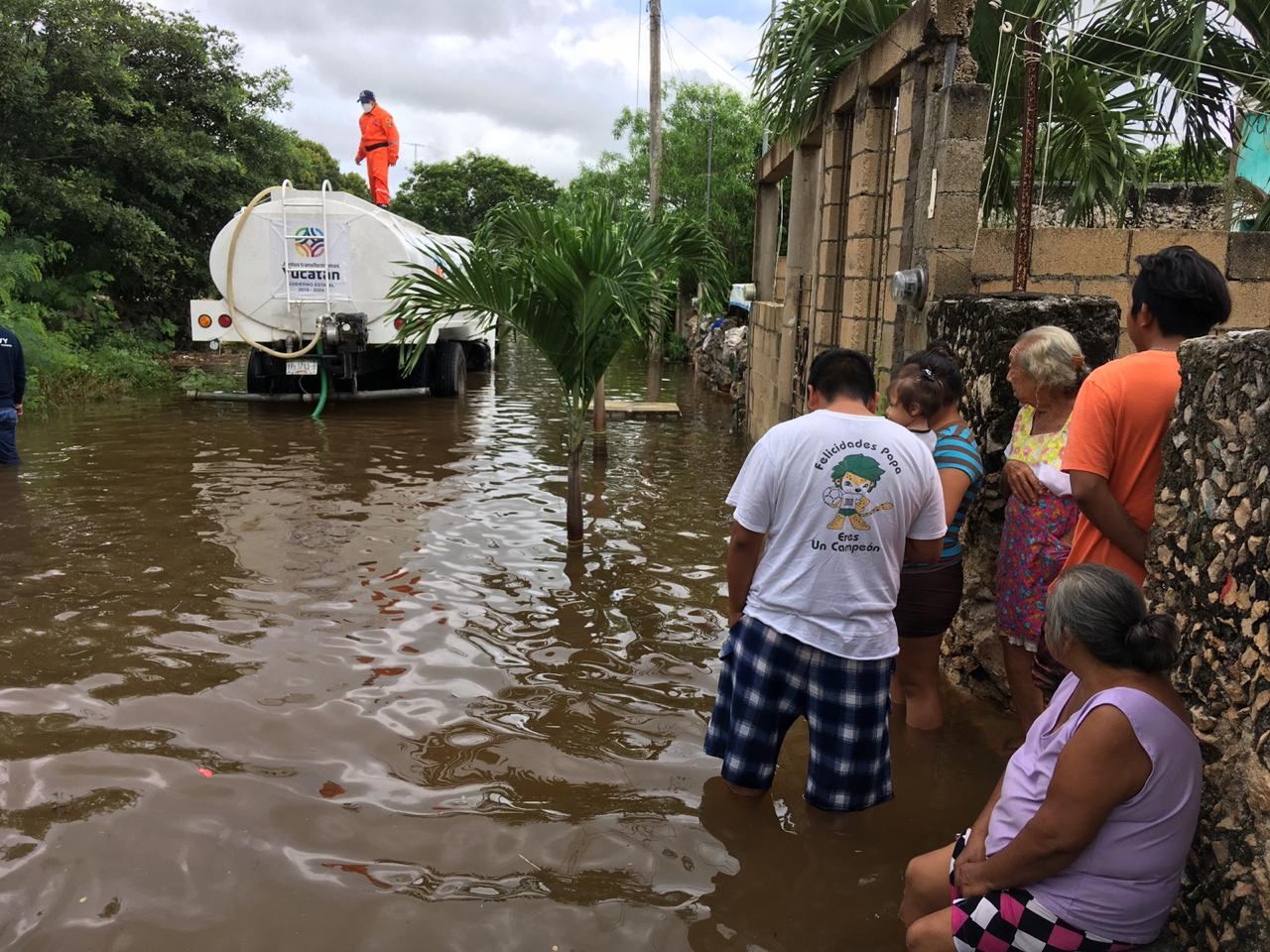 Gobierno del Estado brinda apoyo a comunidades afectadas por lluvias en Motul