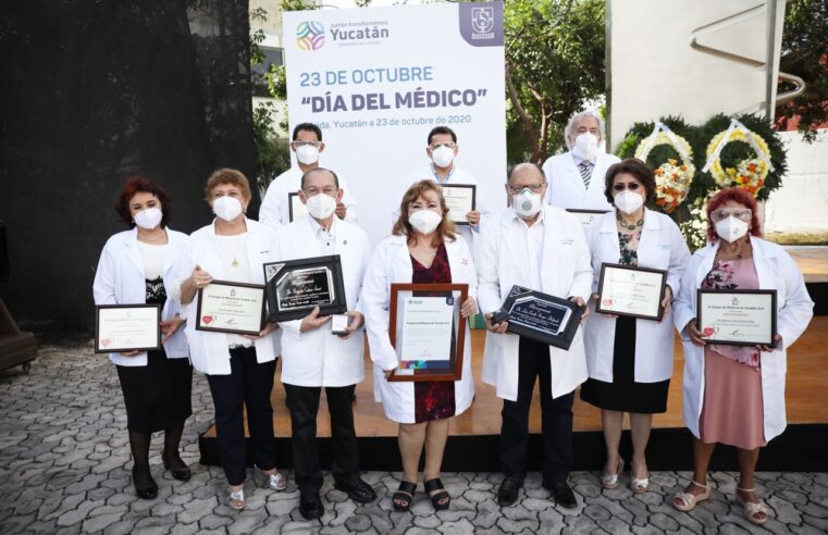 Reconocen dedicación, esfuerzo, compromiso y sacrificios de los médicos en su día