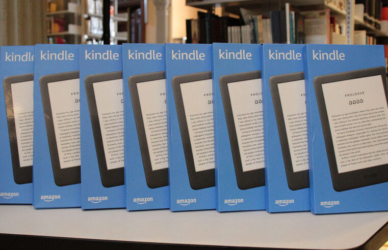 Bibliotecas de Yucatán reciben tabletas Kindle por el Día Nacional del Libro