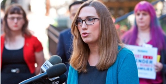 La demócrata Sarah McBride, primera senadora transgénero en EE.UU