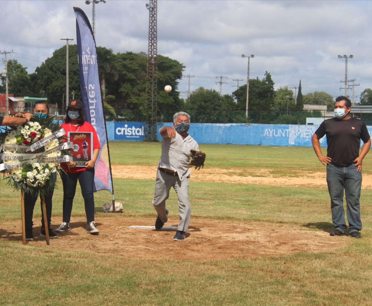 Celebran los 50 años del campo de béisbol de la colonia Bojórquez