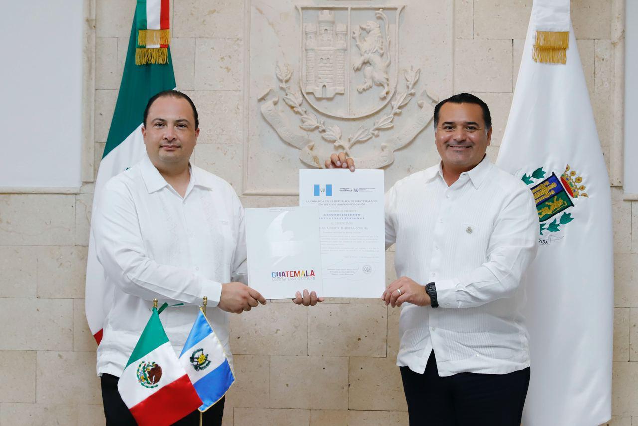 El alcalde Renán Barrera recibe al embajador de Guatemala Mario Adolfo Búcaro