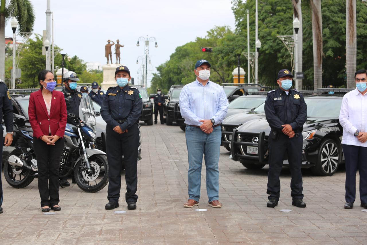 Entregan vehículos, uniformes y equipos de grabación a la Policía de Mérida