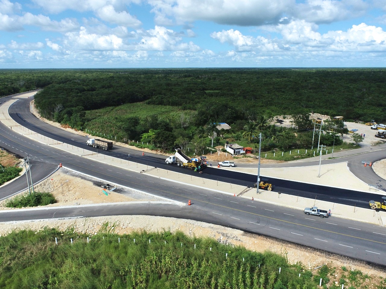 Modernización de carretera Mérida-Chetumal, con avance de 86 por ciento