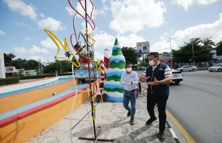 El Ayuntamiento embellece glorietas y parques de Mérida con decoración navideña