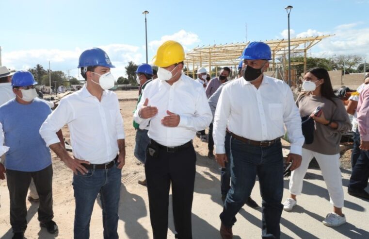 Supervisa Mauricio Vila  obras en Progreso