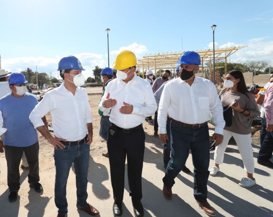 Supervisa Mauricio Vila  obras en Progreso