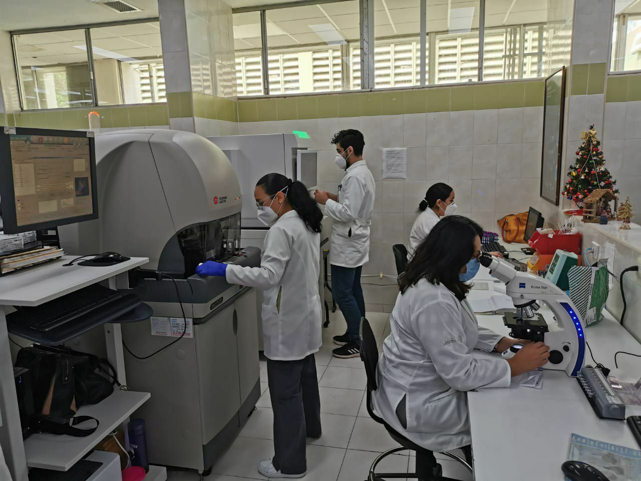 Laboratorio del Hospital “O’Horán”, uno de los mejores entre más de tres mil en el país