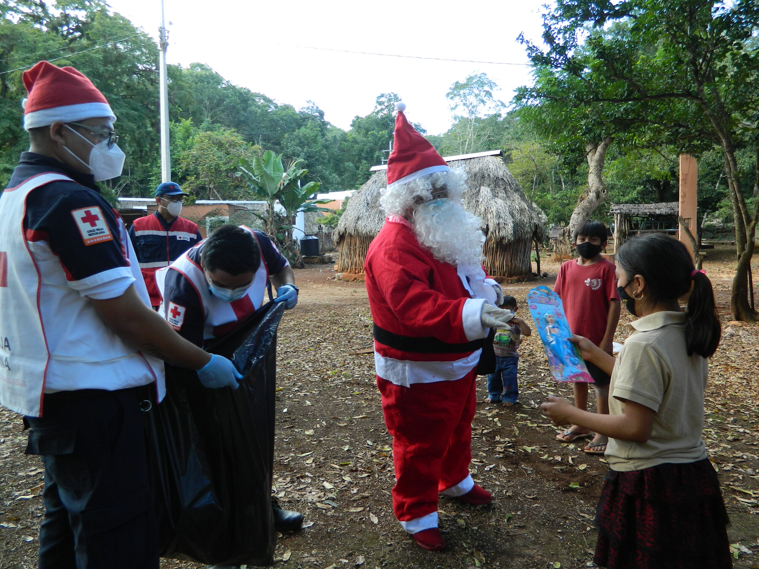 Cruz Roja Mexicana lleva la Navidad a las comisarías de Tekax