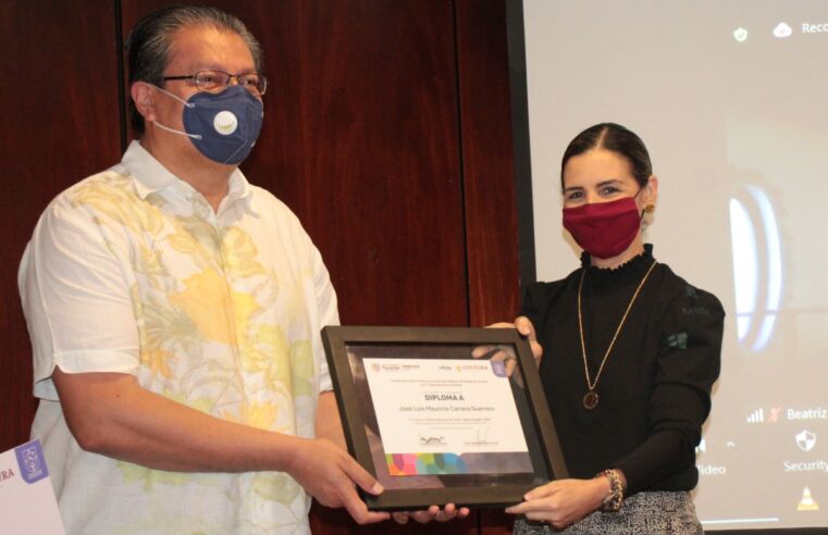 Mauricio Carrera recibe Premio Nacional de Cuento ‘Beatriz Espejo’ 2020