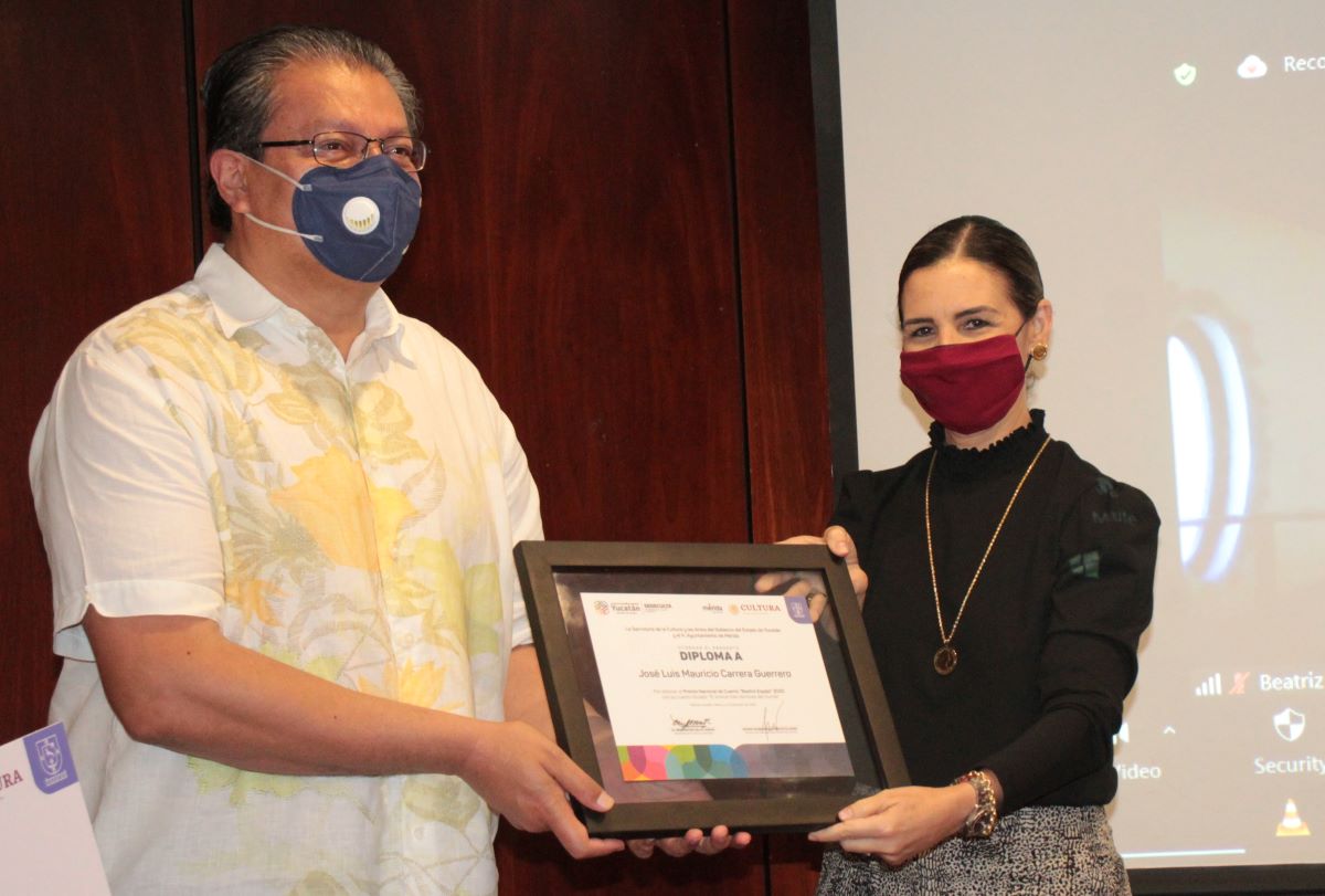 Mauricio Carrera recibe Premio Nacional de Cuento ‘Beatriz Espejo’ 2020