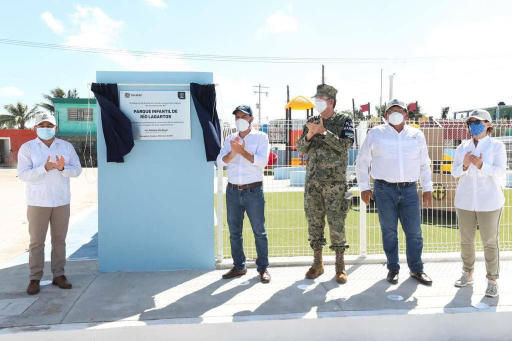 Mauricio Vila inaugura el renovado malecón de Río Lagartos