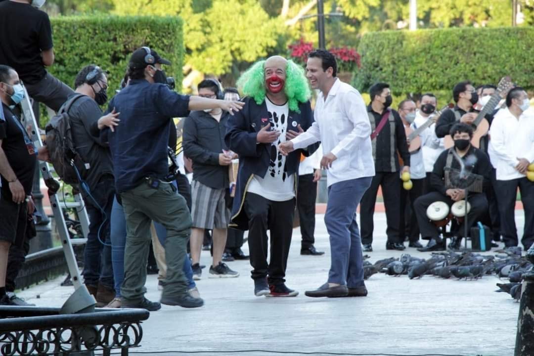 Brozo y Carlos Loret de Mola graban programa en la Plaza Grande de Mérida