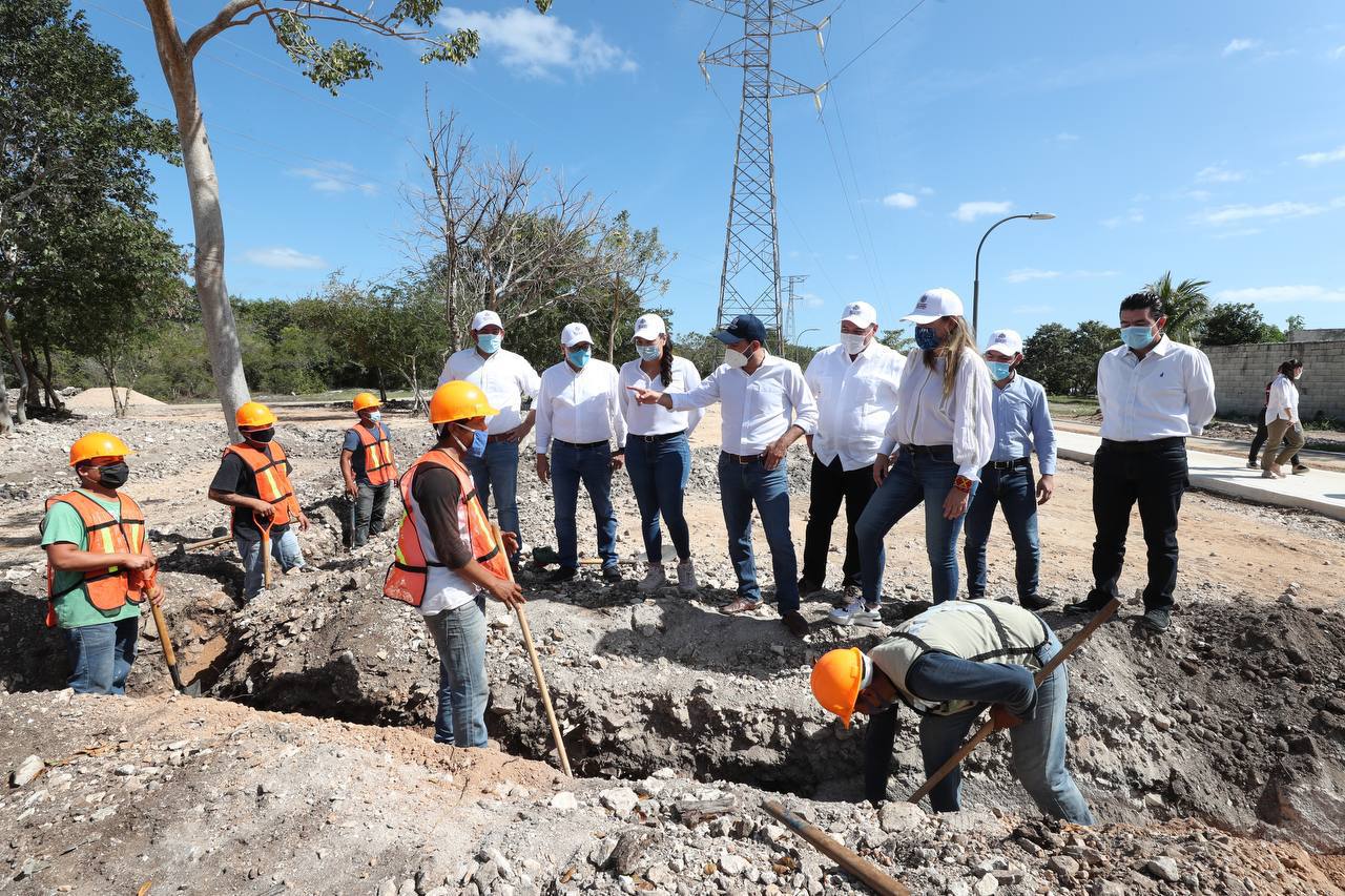 Mauricio Vila y el alcalde supervisan obras del Parque Metropolitano “Paseo Henequenes”