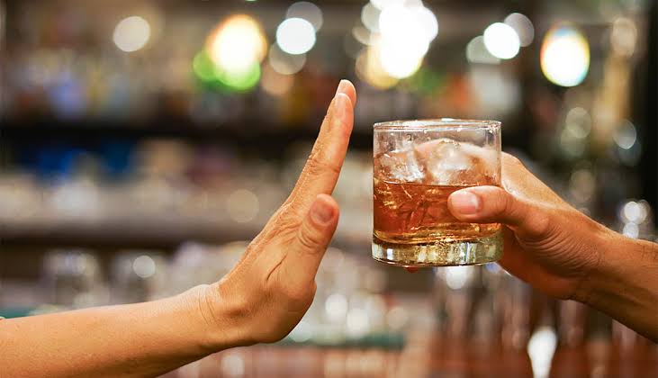 Aquí te decimos a qué edad las bebidas alcohólicas son más peligrosas para el cerebro