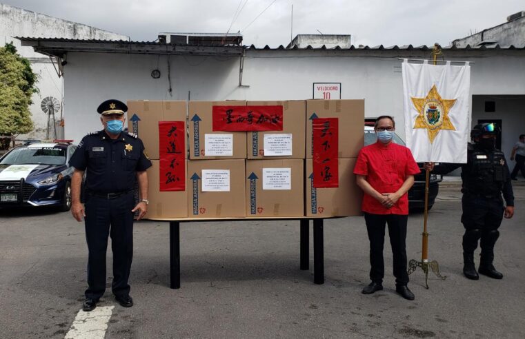 Policía Municipal de Mérida recibe donativo de cubrebocas y caretas