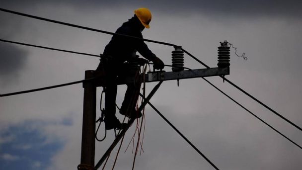 Habrá más cortes de luz: 12 estados tendrán cortes este martes