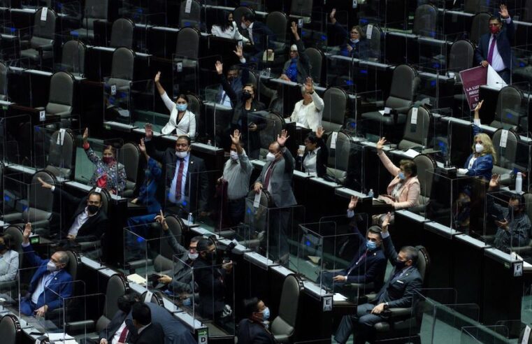 Diputados aprueban en lo general la reforma eléctrica de AMLO