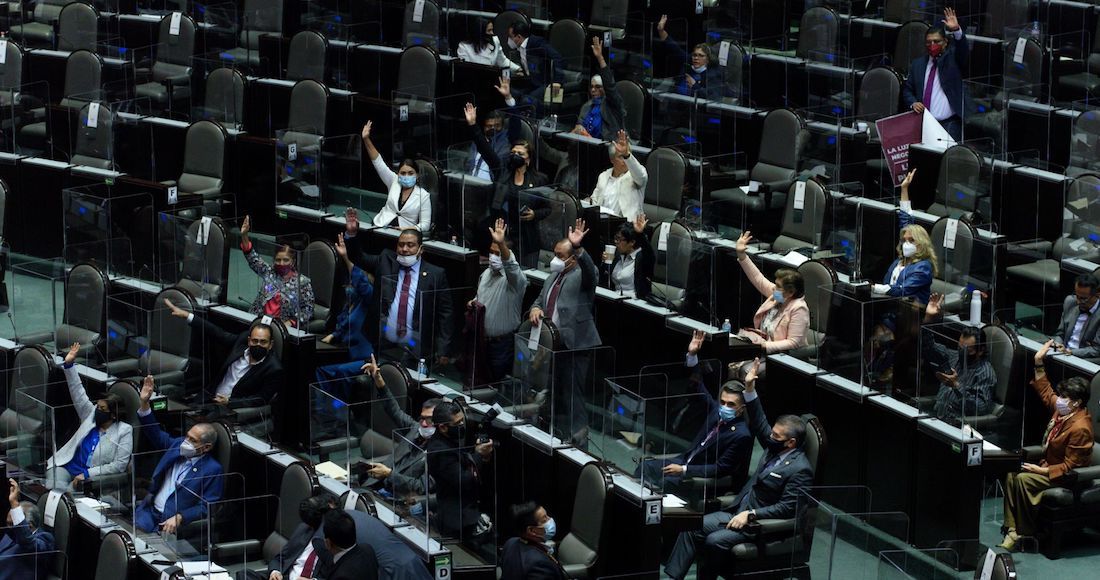 Diputados aprueban en lo general la reforma eléctrica de AMLO