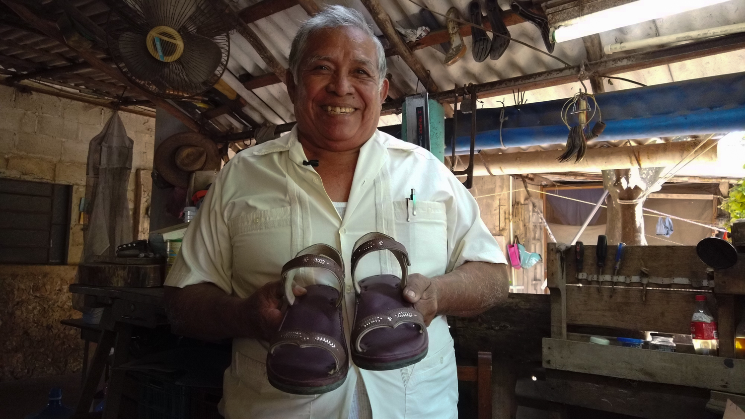 Don Temo, el único maestro de alpargatas sobreviviente en Maxcanú