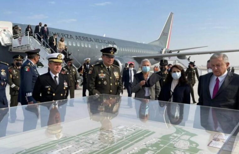 AMLO estrena pista militar del aeropuerto de Santa Lucía