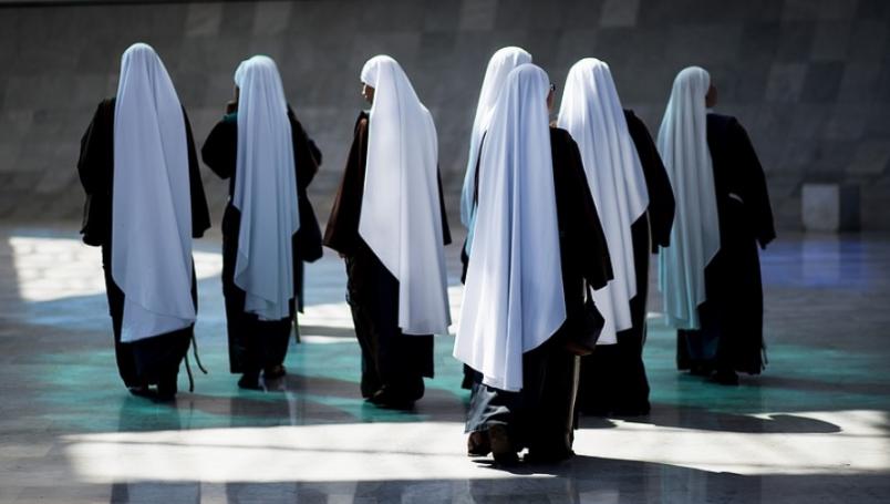 Monjas dan positivo a coronavirus tras asistir a misa de cura que no cree en el bicho