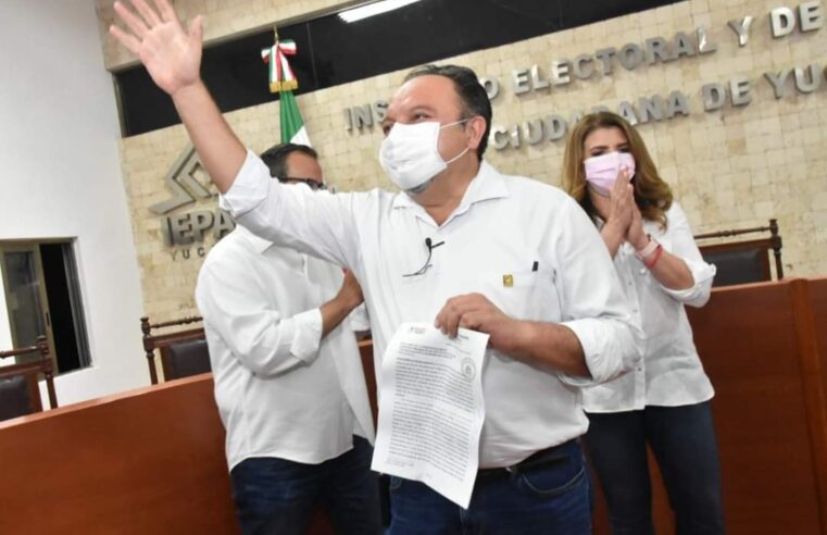 Francisco “Panchito” Torres se inscribe como candidato al primer distrito local