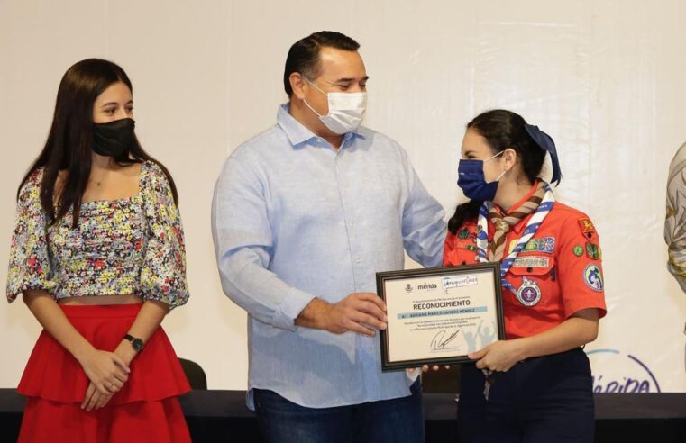 Reconocen el compromiso y labor de la juventud en la construcción de una Mérida de 10