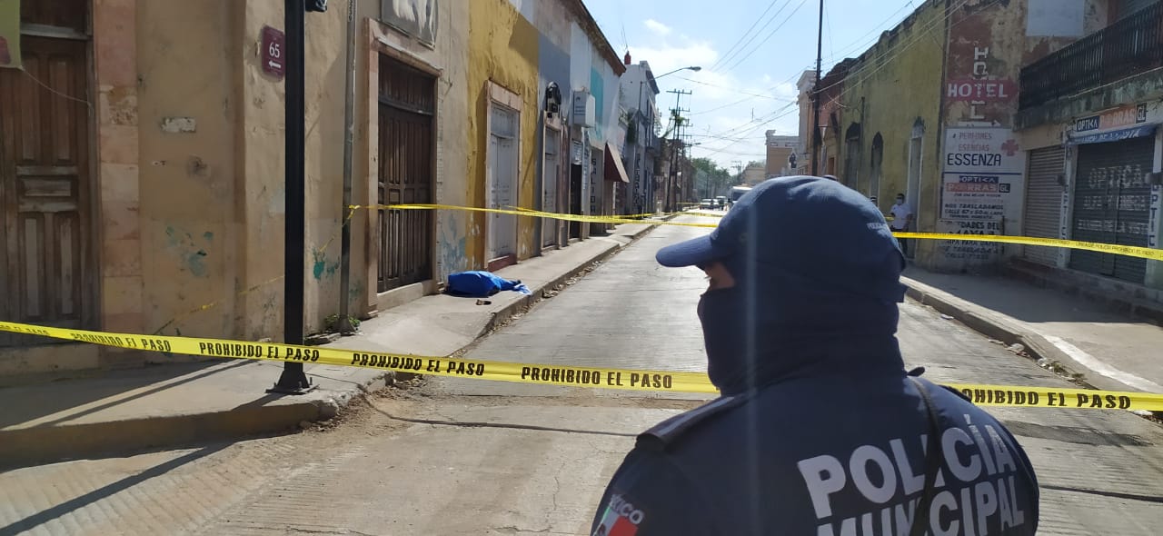 Lo encuentran muerto en una calle del centro de Mérida