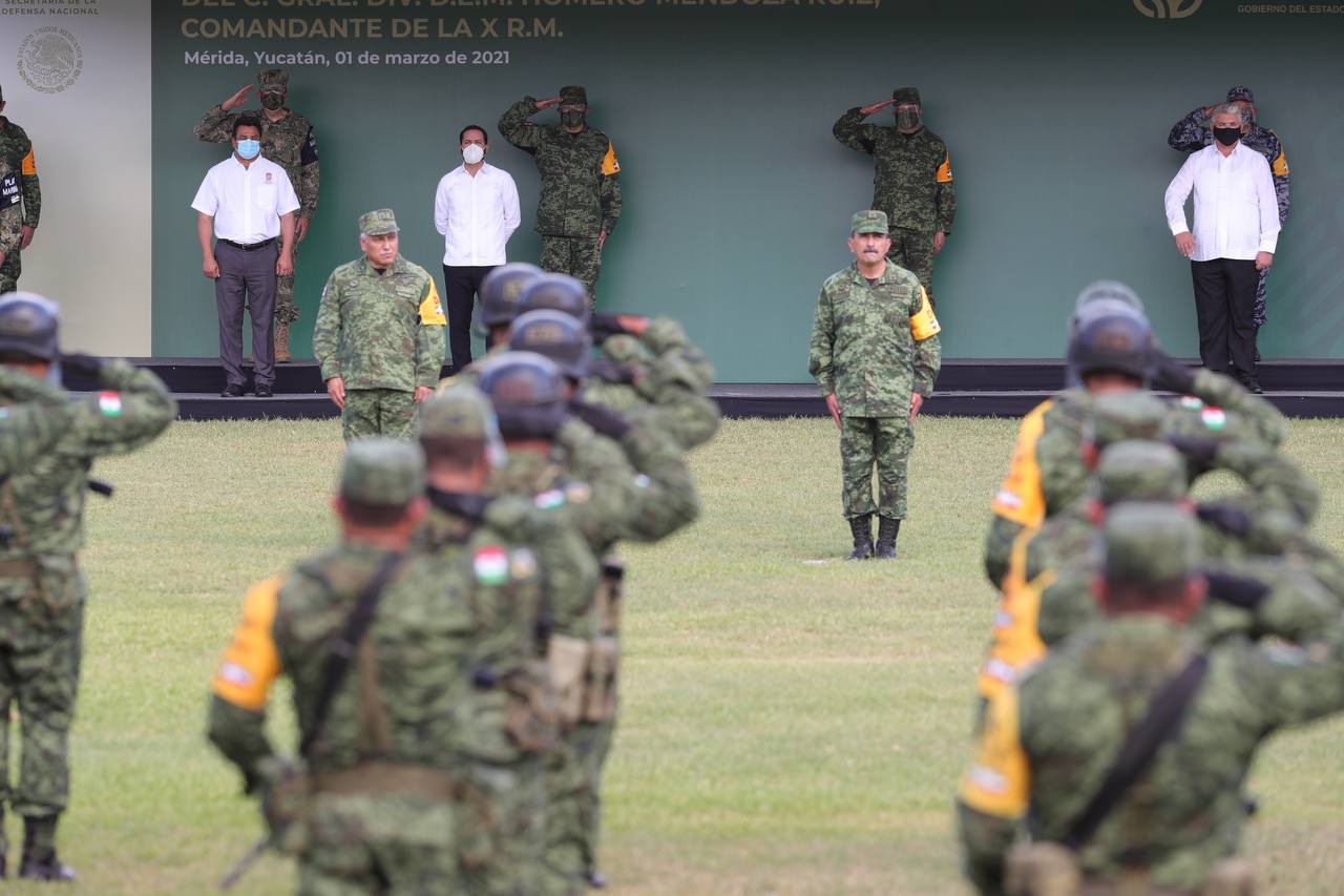 Atestigua Mauricio Vila ceremonia de cambio de mando en la X Región Militar