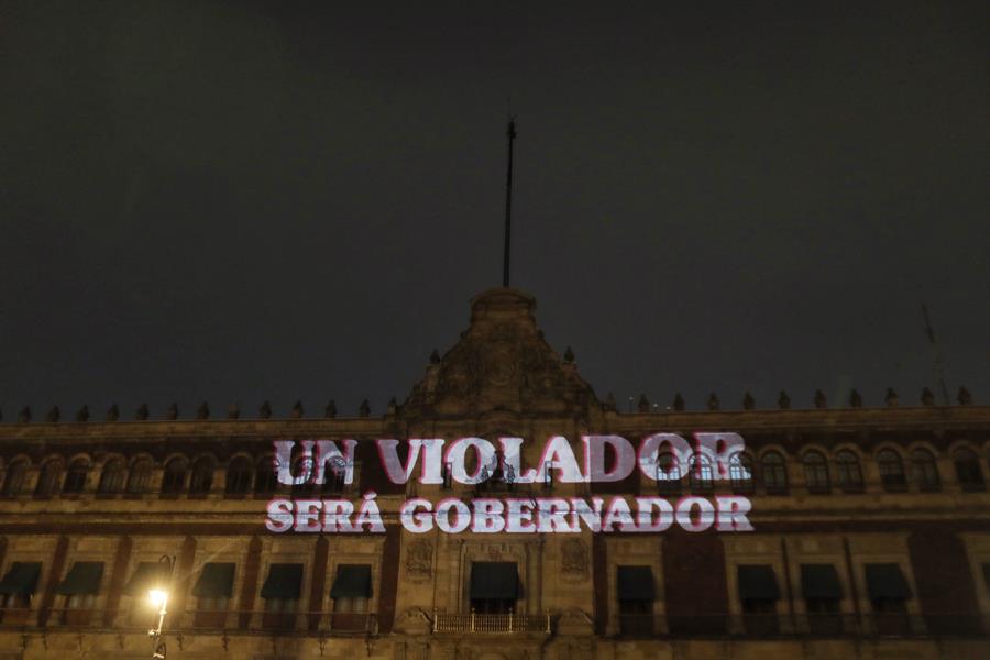 Feministas ‘intervienen’ de nuevo el Palacio Nacional