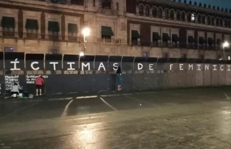 Convierten valla de Palacio Nacional en memorial de víctimas de feminicidio