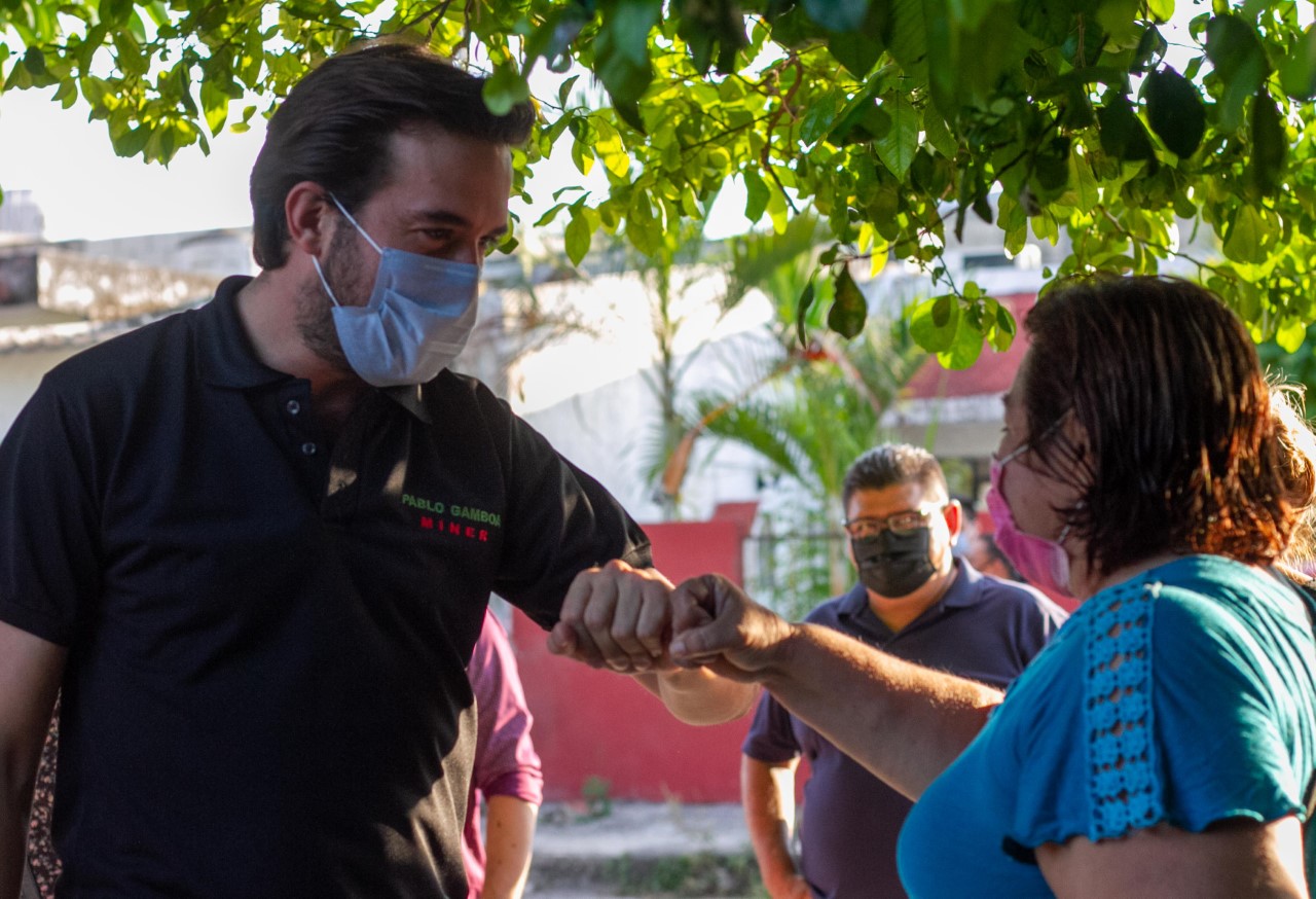 Trabaja Pablo Gamboa en una línea de apoyo para familias afectadas por COVID-19 en Mérida