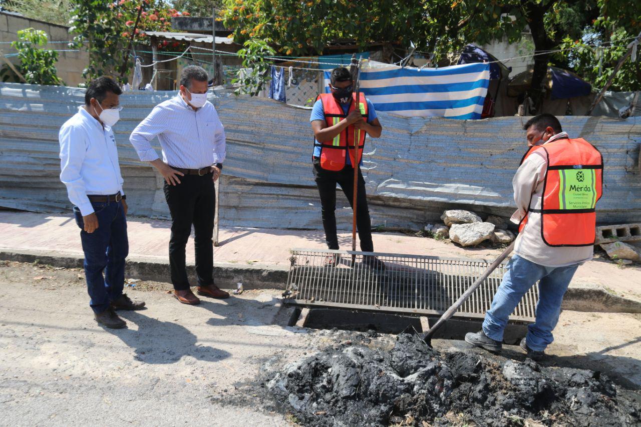 Ayuntamiento se prepara para la temporada de lluvias con la limpieza de calles y rejillas y el desazolve de pozos