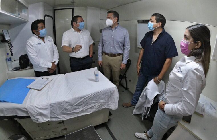 El alcalde supervisa unidad médica móvil