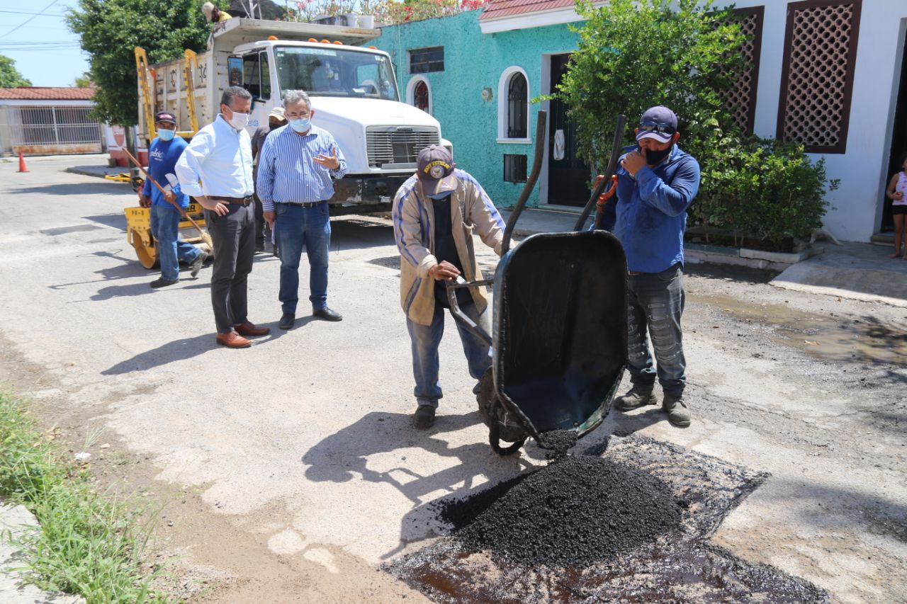 Cuadrillas municipales siguen trabajando en la rehabilitación de calles