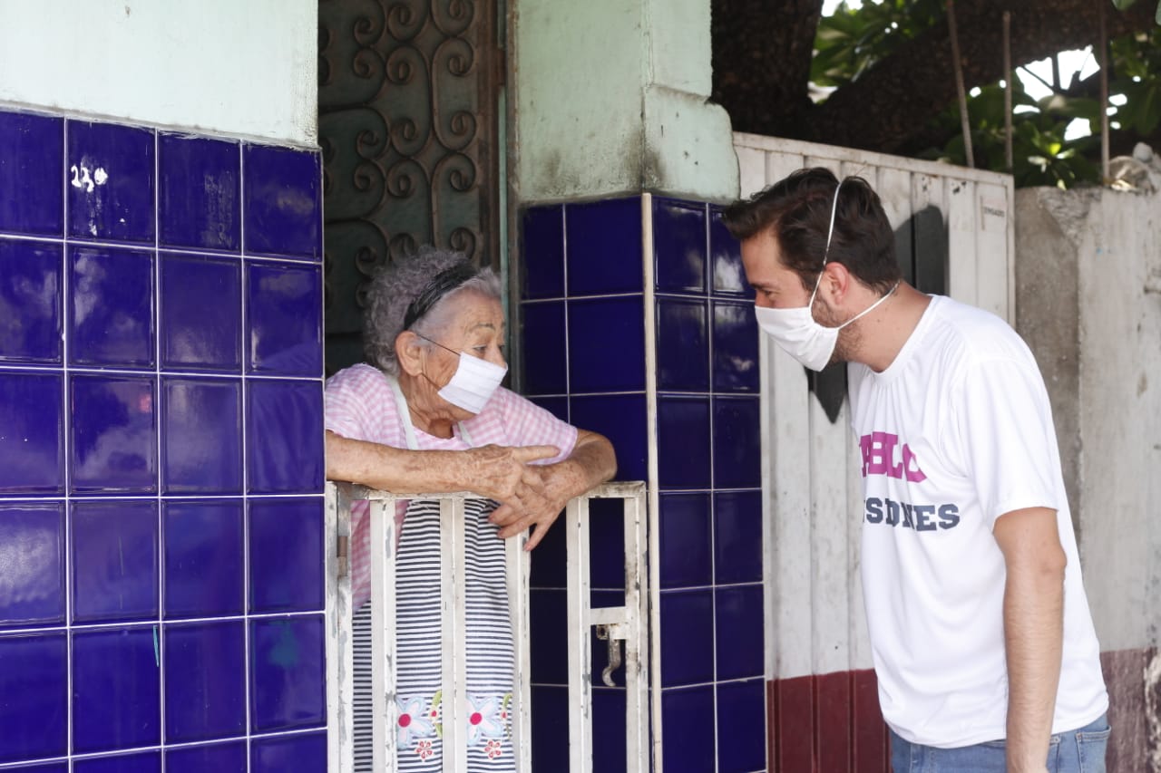 Responde Pablo Gamboa a inquietudes de adultos mayores