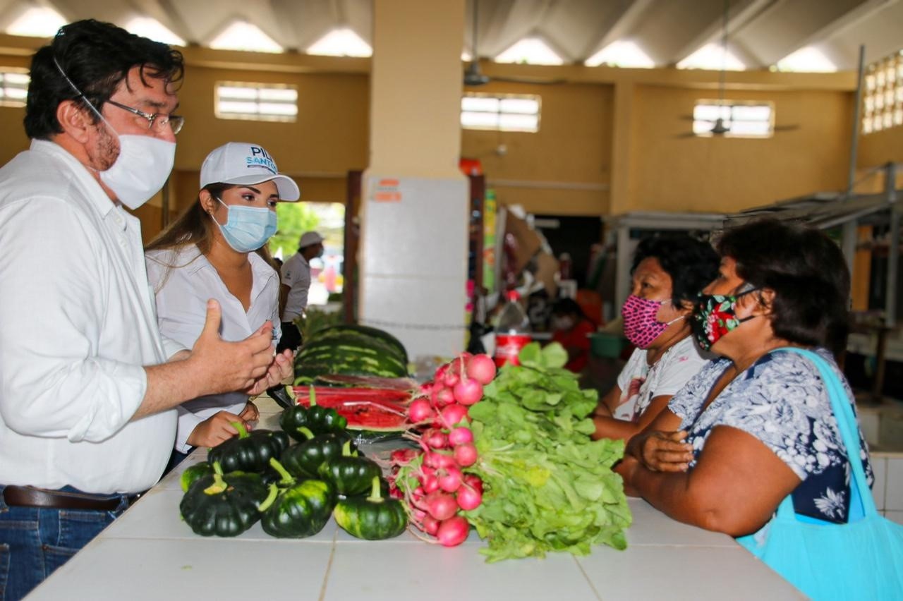 Pili Santos hace campaña en su municipio natal, Buctzotz, y en Dzidzantún