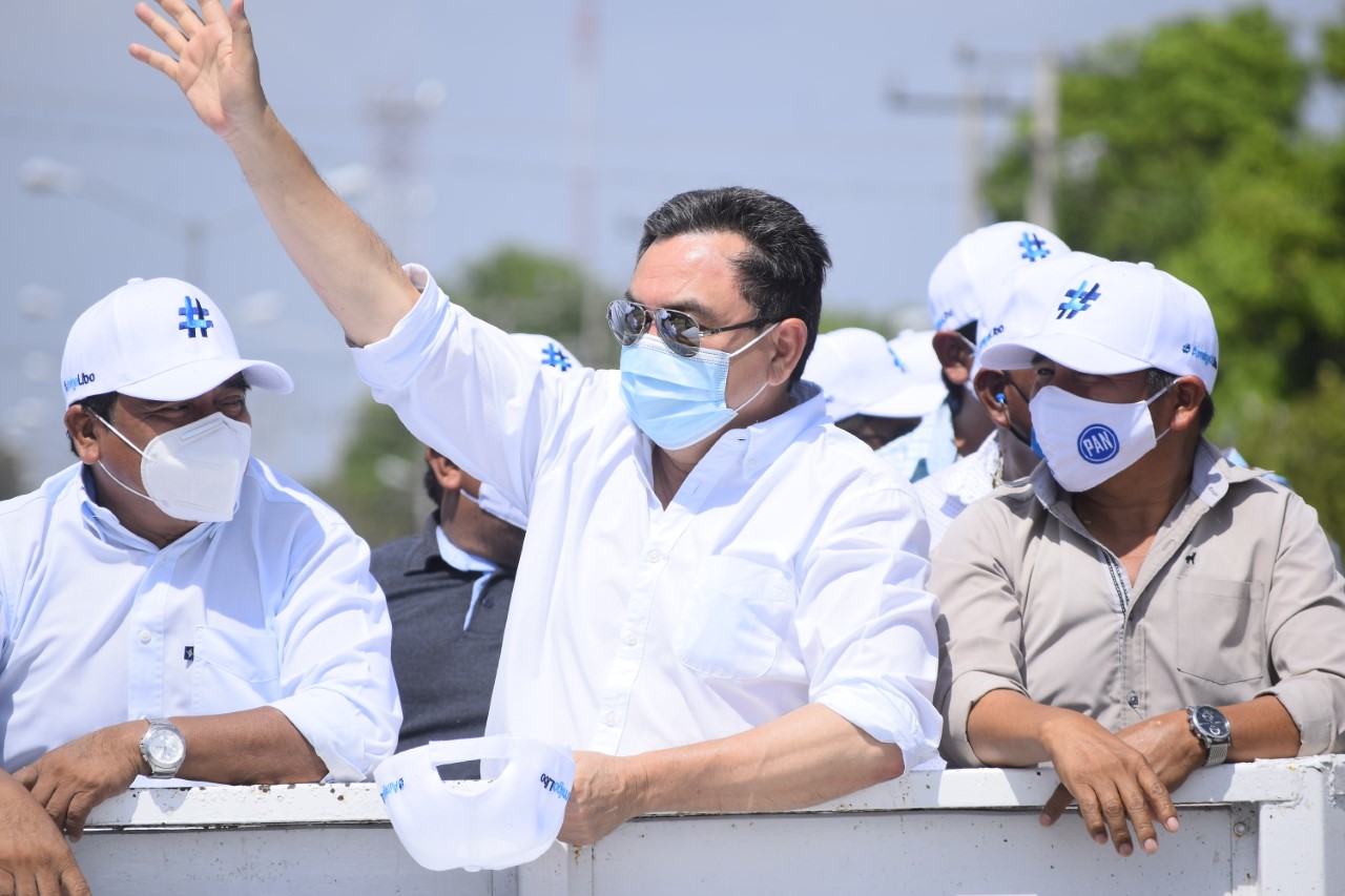 Liborio Vidal encabeza una alegre caravana