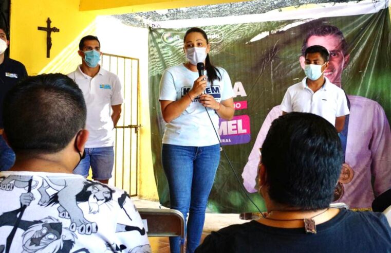 Karen Achach escucha la voz de los jóvenes del III Distrito