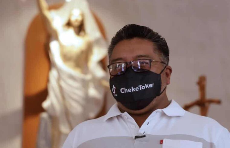 Un sacerdote mexicano está rompiendo la red vía TikTok