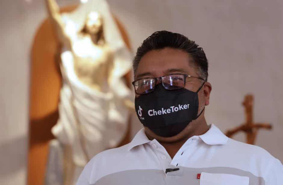 Un sacerdote mexicano está rompiendo la red vía TikTok