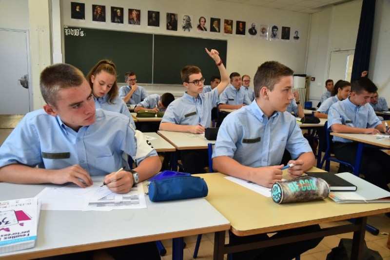 Francia prohíbe oficialmente el lenguaje inclusivo en la educación nacional