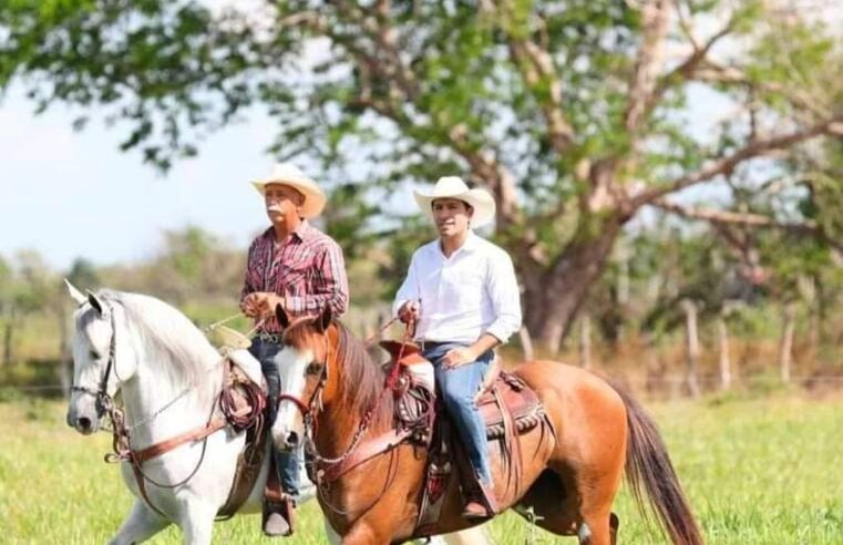 Vila monta a caballo y «rompe la red»