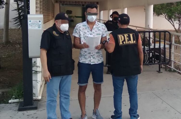 Ingeniero  civil abusa de joven ebria que se quedó a dormir en su casa